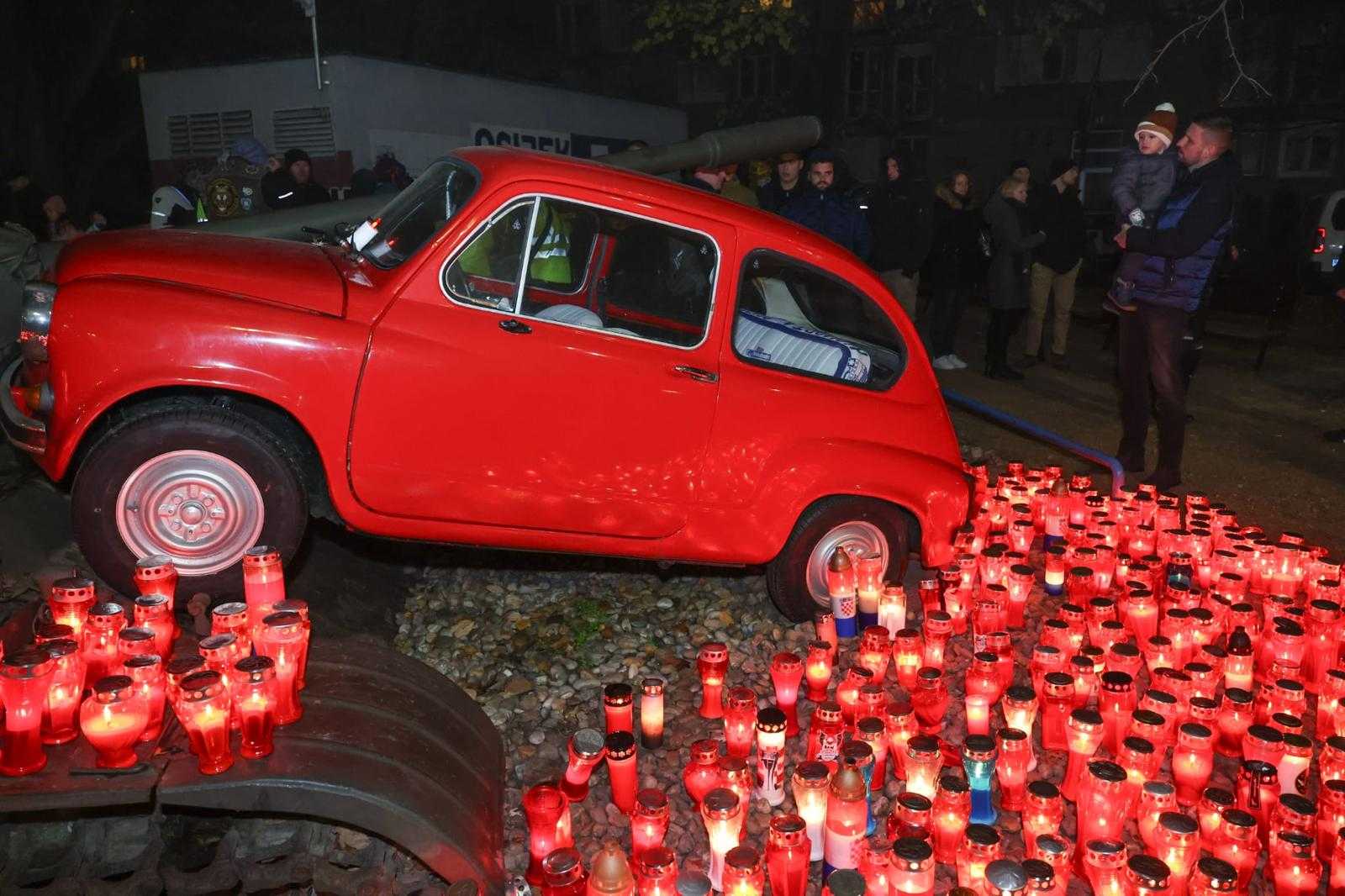 U Osijeku obilježen Dan sjećanja na žrtve Domovinskog rata i Dan sjećanja na žrtvu Vukovara i Škabrnje